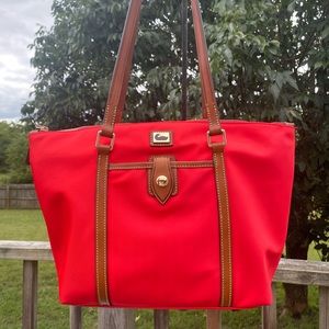 Dooney & Bourke Wayfarer Large Zip Tote